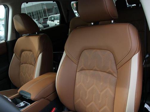 Everest White Pearl Tricoat 2026 Nissan Pathfinder Platinum