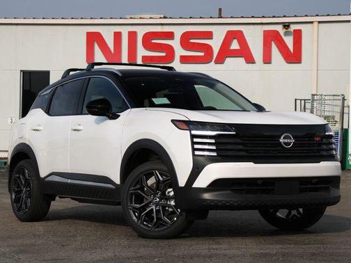 Aspen White Tricoat/Super Black 2026 Nissan Kicks SR