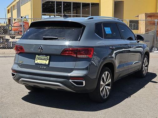 Pure Gray 2023 Volkswagen Taos 1.5T SE