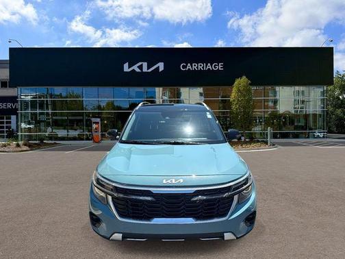 Pluton Blue/Black Roof 2024 Kia Seltos S