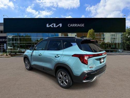 Pluton Blue/Black Roof 2024 Kia Seltos S