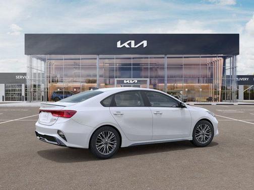 Snow White Pearl 2024 Kia Forte GT-Line