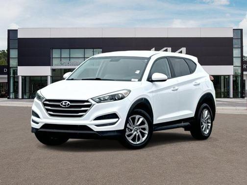 Dazzling White 2017 Hyundai TUCSON SE
