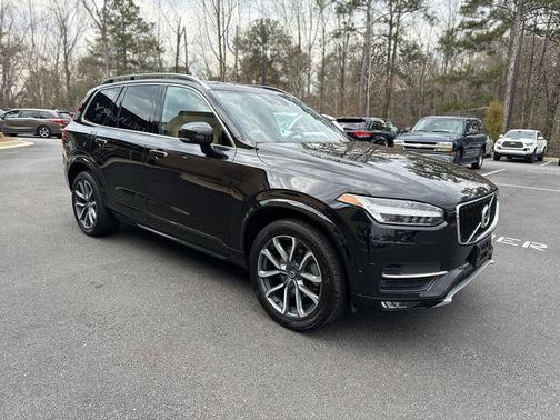 2017 Volvo XC90 T6 Momentum