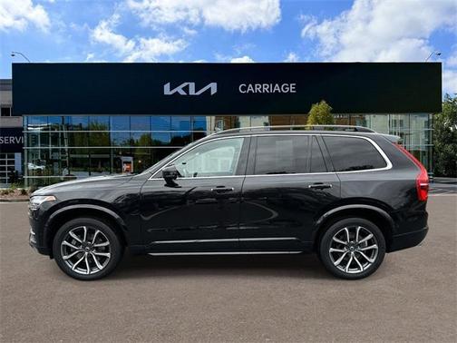 2017 Volvo XC90 T6 Momentum