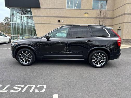 2017 Volvo XC90 T6 Momentum