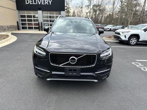 2017 Volvo XC90 T6 Momentum