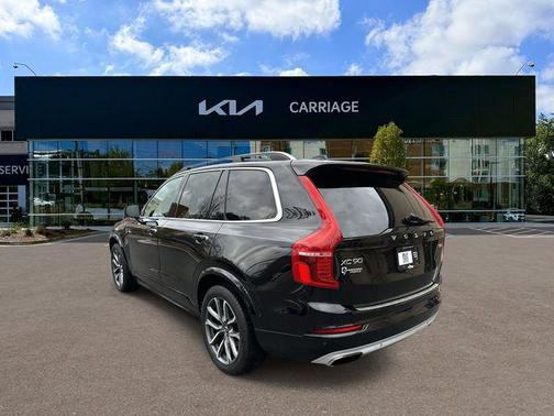 2017 Volvo XC90 T6 Momentum