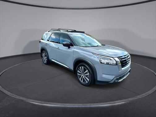 2022 Nissan Pathfinder Platinum 2WD