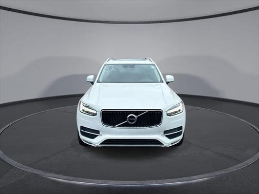 2019 Volvo XC90 T6 Momentum