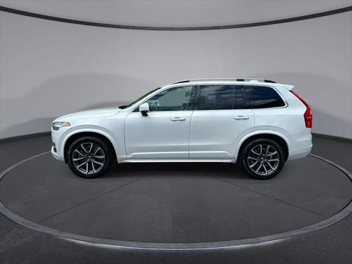 2019 Volvo XC90 T6 Momentum