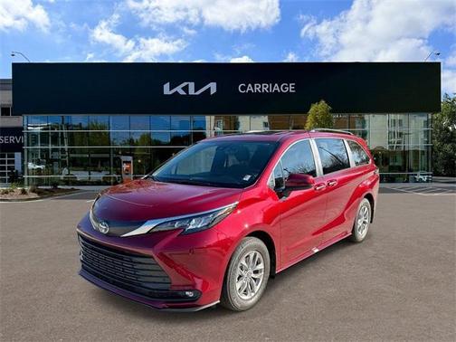 2025 Toyota Sienna XLE