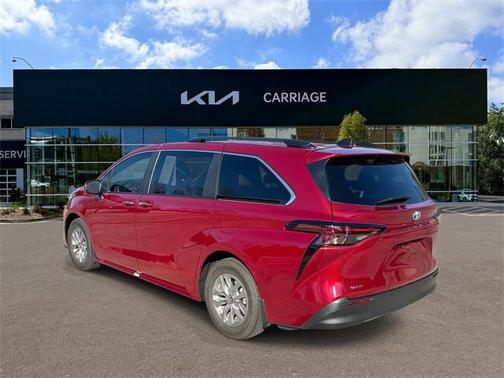 2025 Toyota Sienna XLE