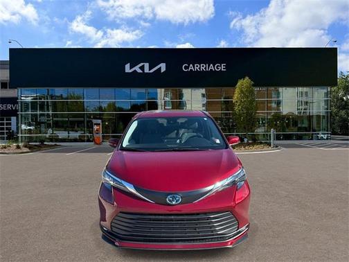 2025 Toyota Sienna XLE