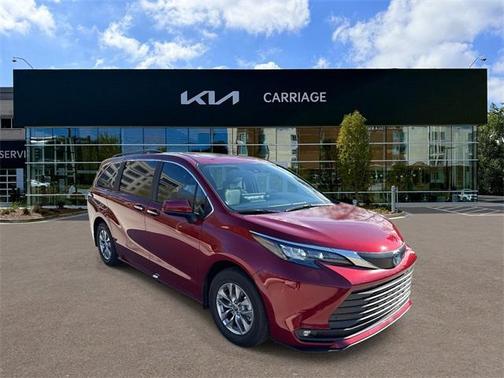2025 Toyota Sienna XLE