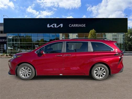 2025 Toyota Sienna XLE