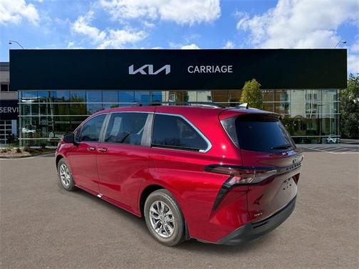 2025 Toyota Sienna XLE