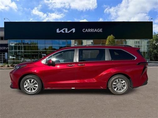 2025 Toyota Sienna XLE