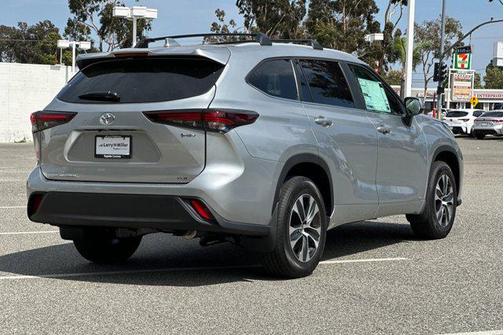 2025 Toyota Highlander Hybrid XLE
