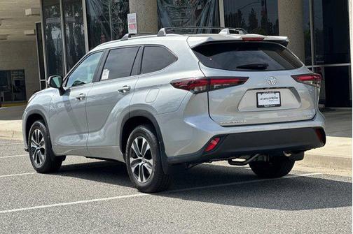 2025 Toyota Highlander Hybrid XLE