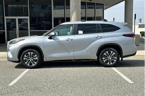 2025 Toyota Highlander Hybrid XLE