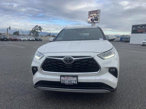 Photo 3 of 40 of 2020 Toyota Highlander Platinum