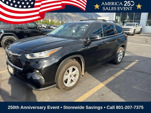 Midnight Black Metallic 2020 Toyota Highlander LE