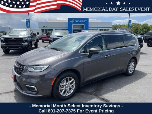 Granite Crystal Metallic Clearcoat 2023 Chrysler Pacifica Touring L