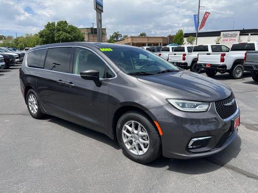 Granite Crystal Metallic Clearcoat 2023 Chrysler Pacifica Touring L
