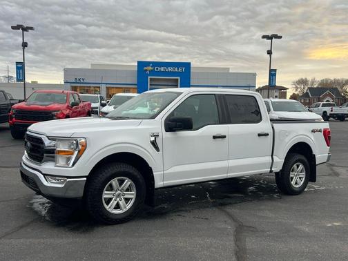 Oxford White 2022 Ford F-150 XLT