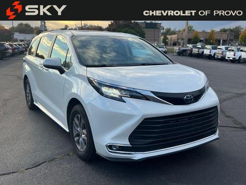 2023 Toyota Sienna XLE