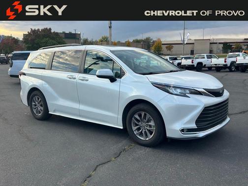 2023 Toyota Sienna XLE