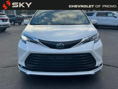 2023 Toyota Sienna XLE