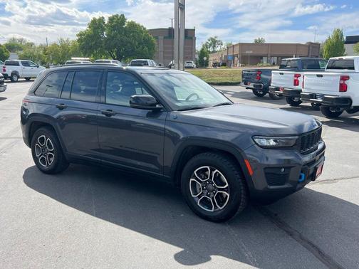 Baltic Gray Metallic Clearcoat 2023 Jeep Grand Cherokee 4xe Trailhawk