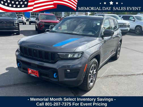Baltic Gray Metallic Clearcoat 2023 Jeep Grand Cherokee 4xe Trailhawk