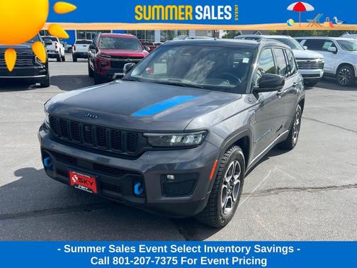 Baltic Gray Metallic Clearcoat 2023 Jeep Grand Cherokee 4xe Trailhawk