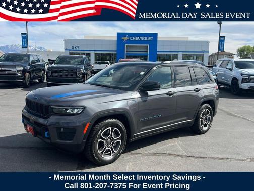 Baltic Gray Metallic Clearcoat 2023 Jeep Grand Cherokee 4xe Trailhawk