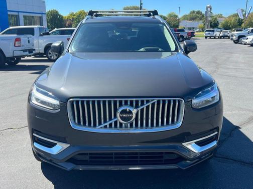2023 Volvo XC90 B5 Plus