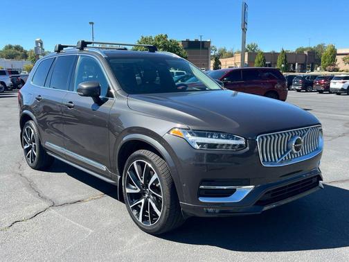 2023 Volvo XC90 B5 Plus