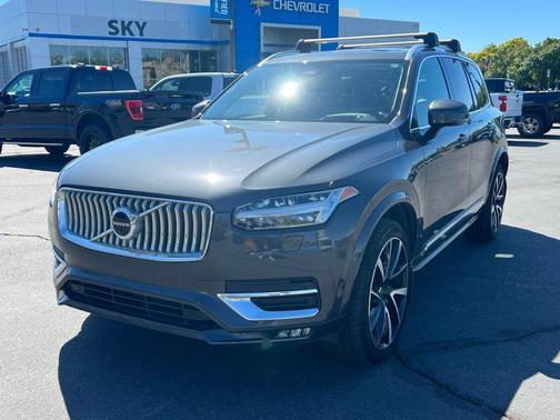 2023 Volvo XC90 B5 Plus
