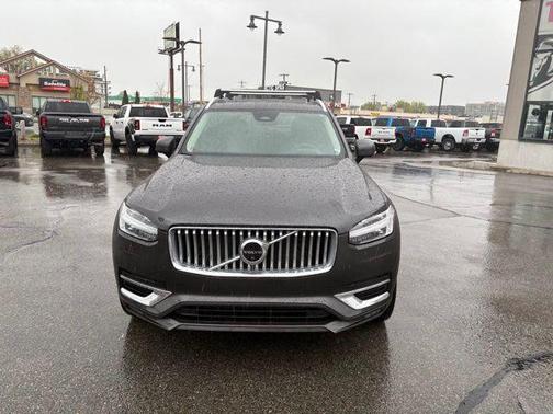 2023 Volvo XC90 B5 Plus