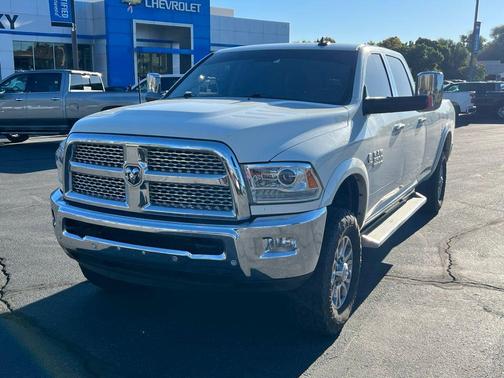 2018 RAM 3500 Laramie Crew Cab 4x4 8' Box