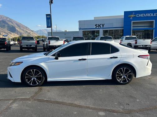 2019 Toyota Camry SE