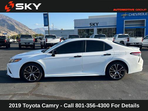 2019 Toyota Camry SE