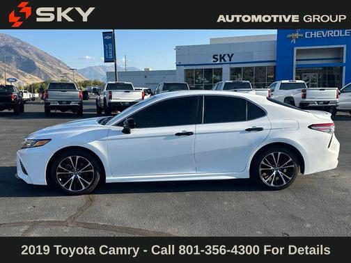 2019 Toyota Camry SE