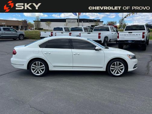 Pure White 2016 Volkswagen Passat 1.8T SEL