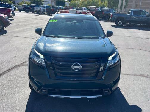Obsidian Green Pearl 2023 Nissan Pathfinder SL FWD