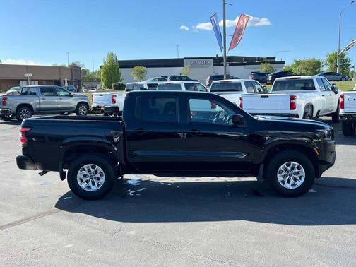 Super Black 2024 Nissan Frontier SV