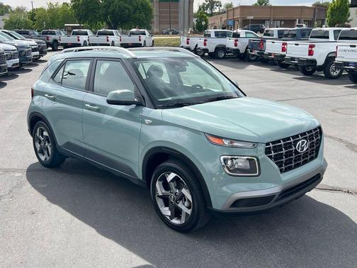 Mirage Green 2025 Hyundai VENUE SEL