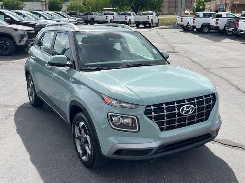Mirage Green 2025 Hyundai VENUE SEL